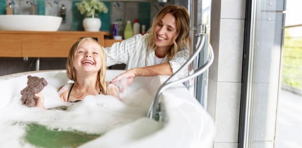 mother-and-daughter-have-fun-in-the-bath-picture-id1171380437-min